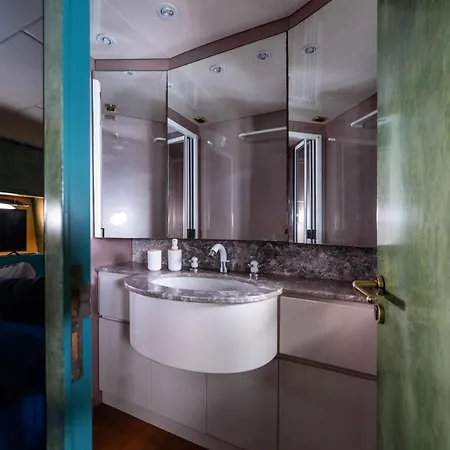Yacht San Lorenzo 22 船屋