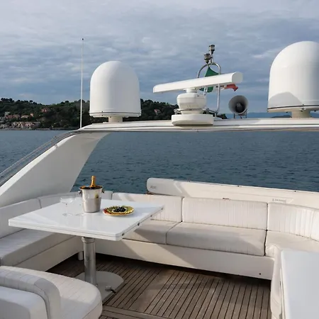 Yacht San Lorenzo 22 船屋