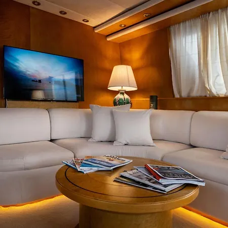 Yacht San Lorenzo 22 船屋