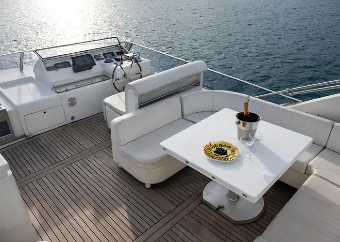 Hotel en barco Yacht San Lorenzo 22