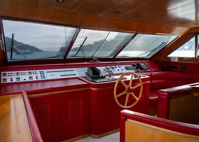 Yacht San Lorenzo 22 *