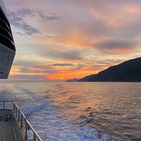 Botel Yacht San Lorenzo 22 *