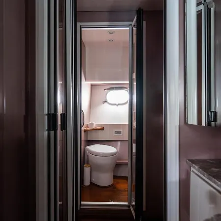 Yacht San Lorenzo 22 Úszó hotel *