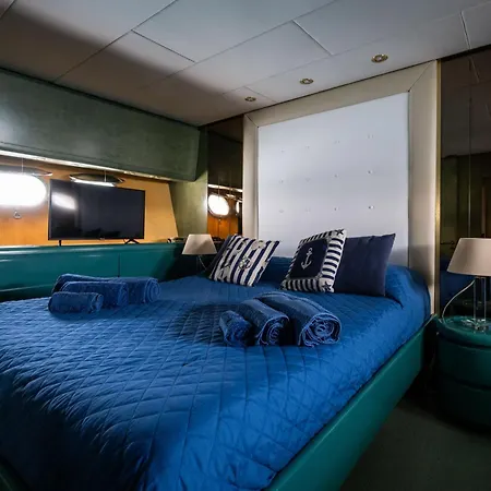 Yacht San Lorenzo 22 Úszó hotel *