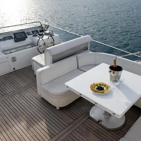 Botel Yacht Dreams Experience