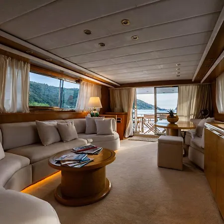 Yacht San Lorenzo 22 * Специя