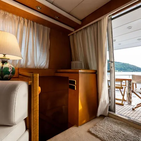 Botel Yacht Dreams Experience
