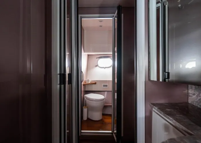 Yacht San Lorenzo 22 Úszó hotel *