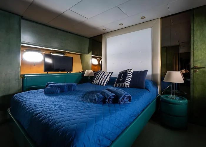 Yacht San Lorenzo 22 Úszó hotel *