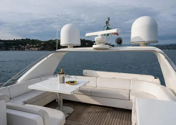 Yacht San Lorenzo 22 Hotel en barco