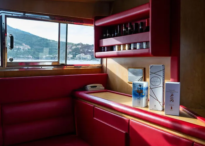 Yacht San Lorenzo 22 Úszó hotel *